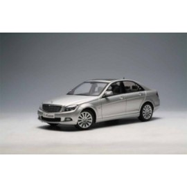 Подарочный автомобиль Auto Art 1/18 Mercedes Benz C-Klasse Elegance Silver Aa76261