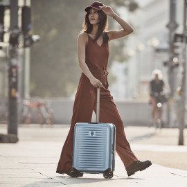 Чемодан Victorinox Travel AIROX/Light Blue S Маленький Vt610922