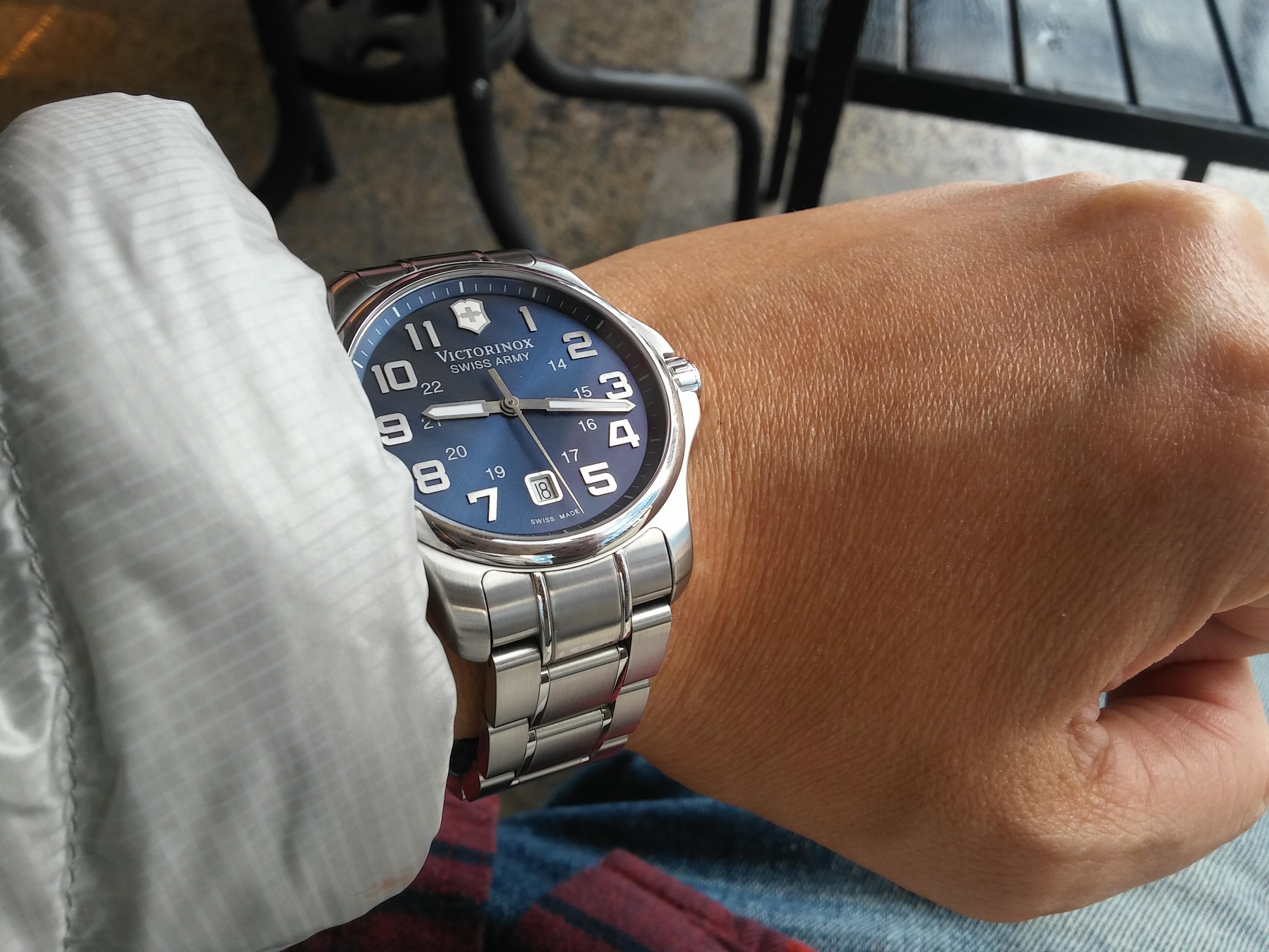 Швейцарські наручні годинники Wenger Watch
